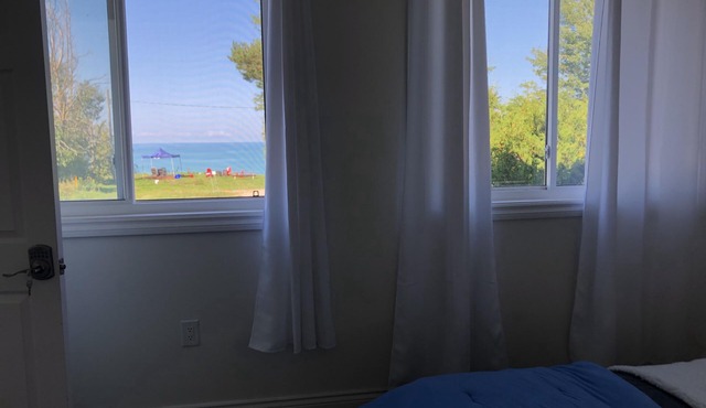Grand Bend Lake Front House with lake access and hot tub. Pet frinedly