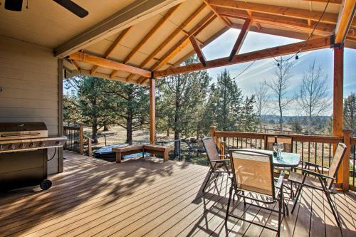 Grand Cabin w/Hot Tub & Views - 3 Miles to Hiking