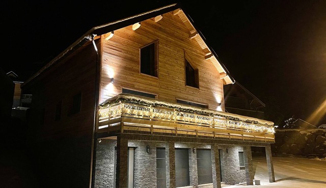 Grand Chalet Avec Piscine et Jacuzzi