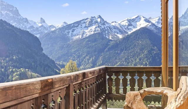 Grand Chalet Boisé Authentique, Vue sur les Alpes