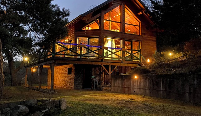 Grand Chalet en Auvergne au Bord du lac Daydat, 3 Chambres, Grand Terrain