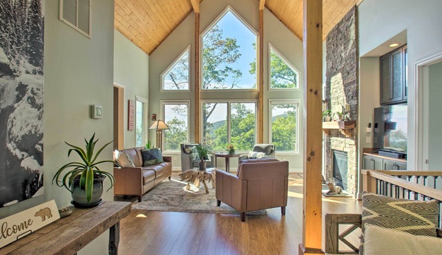 Grand Chalet w/Hot Tub - Near Wintergreen Resort