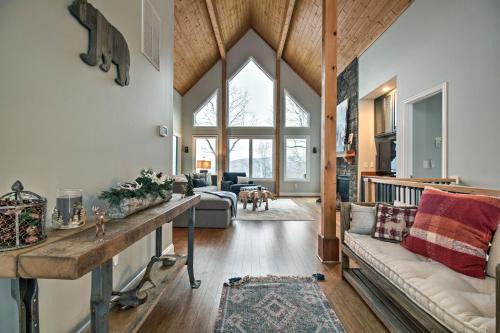 Grand Chalet w/Hot Tub - Near Wintergreen Resort