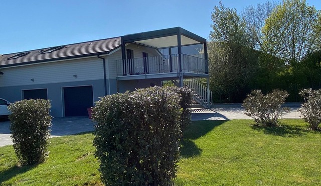 “Grand Comfort Loft” with Pool, 3-Star Rating, Wi-Fi & Air Conditioning