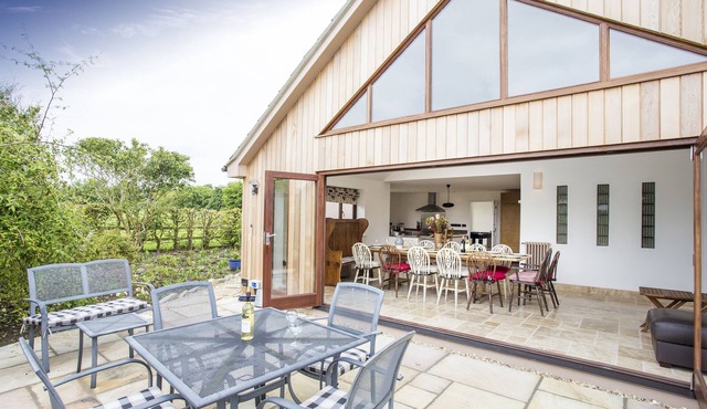 Grand Designs House with private pool, hot tub, sauna and games room