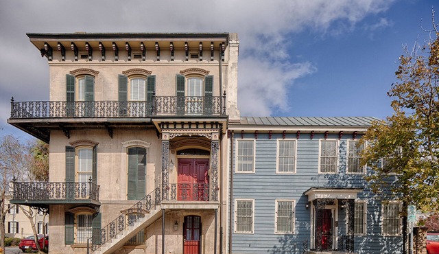 Grand Downtown Estate on Broughton for 20 Guests w/Parking by Lucky Savannah