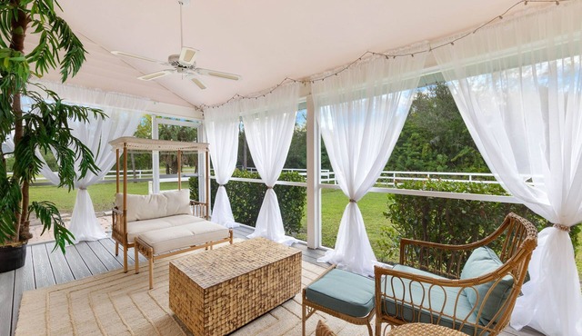 Grand Elegant Old-Florida Estate, Pool, Sleeps 18
