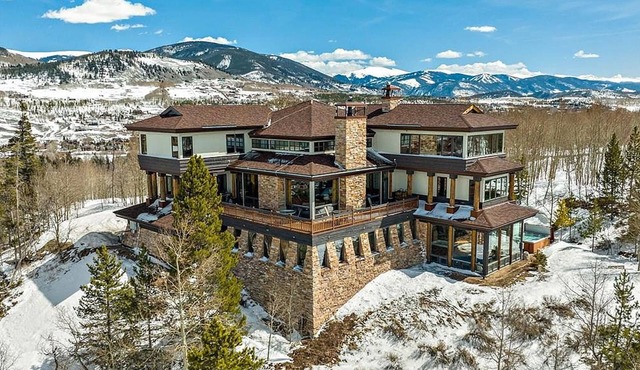 Grand Estate in Summit County: Private Retreat Near Colorado World-Class Skiing