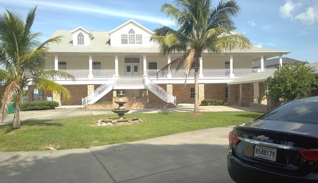 Grand Estate whole 2nd floor, heated pool, over 4,000 sq ft on intercoastal,