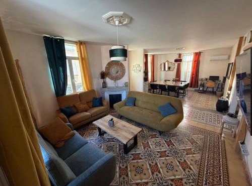 Grand F4 climatisé, terrasse, garage pour 8 personnes, centre-ville Amélie-les-Bains - FR-1-703-207