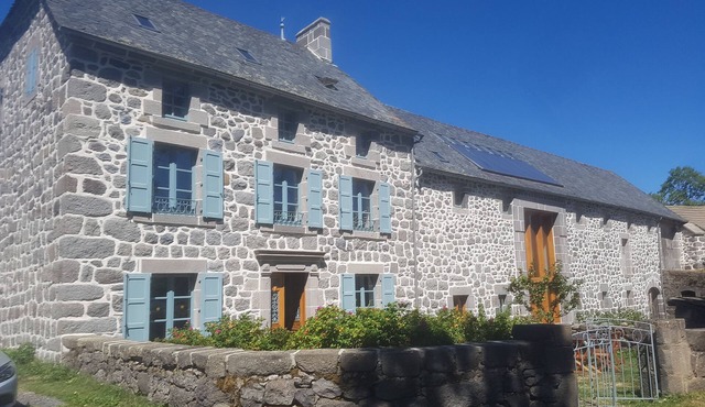 GRAND FERME AVEC PISCINE INTERIEURE ET SALLE DES JEUX