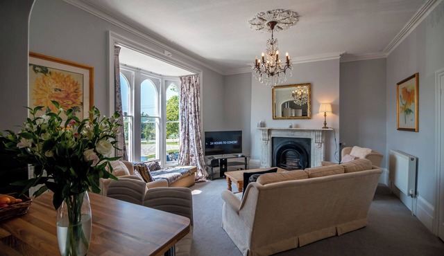 Grand Flat | Heart of Herne Bay | 300m from beach