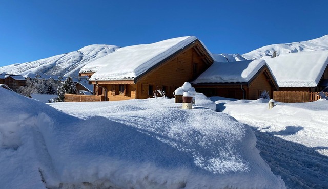 Grand et Chaleureux Chalet Familial. 12 Personnes . Retour Skis aux Pieds