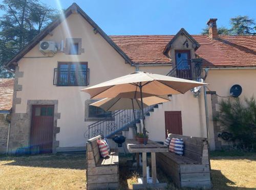 Grand Gîte chez Domaine Château de Bussolles