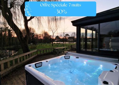 Grand Gîte Le Saule en Scie - 3 étoiles - Spa chauffé, 12 à 14 pers, jardin clos, 30 mn PuyduFou