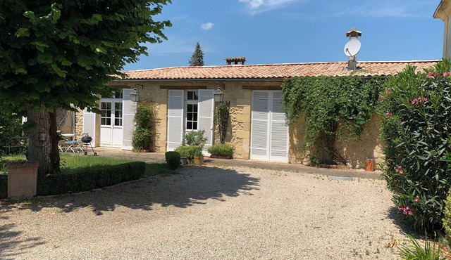 Grand Gîte sur les Terres de Graves au Bord de la Garonne