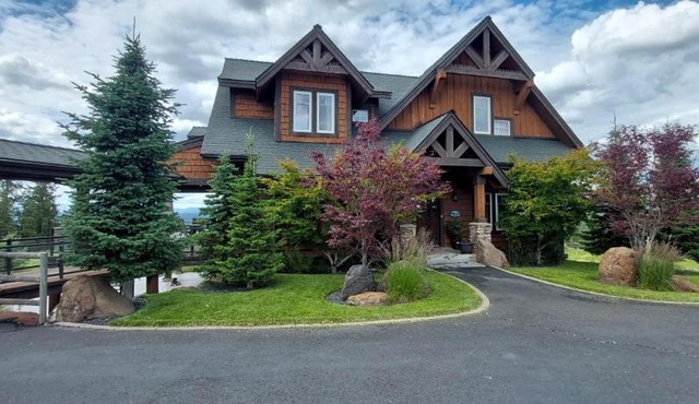 Grand Getaway at Green Bluff