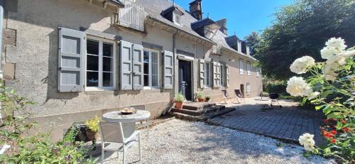 Grand gite familial 5 chambres à Ally, dans le Cantal à côté de Salers