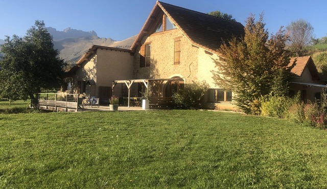 Grand Gite Pour 10 Pers en Pleine Nature vue sur Montagnes de Céüse et Dévoluy