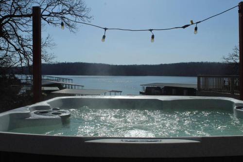 Grand Glaize Getaway - Hot Tub, Dock, Firepit