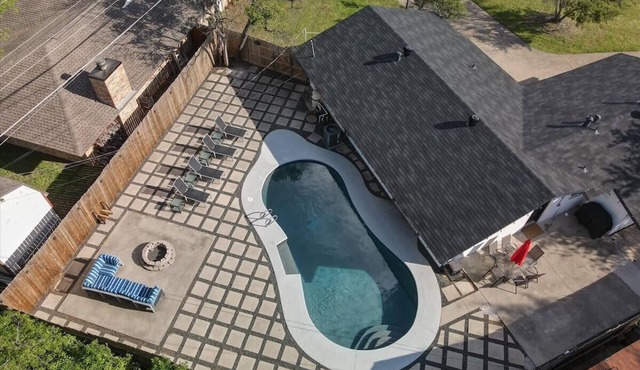Grand Greenbrier - 4BD/2BA Backyard Oasis w Pool