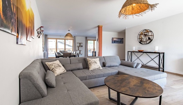 Grand Horizon | Large Terrace & Mountain View