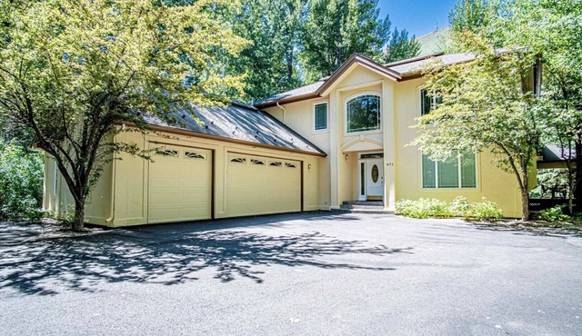 Grand Hailey Home by Big Wood River and Sun Valley! is located in Hailey.