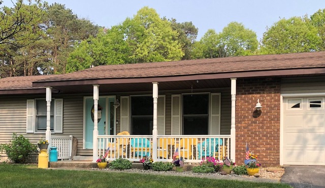 Grand Haven quiet area with Private Heated Pool, close to Lake Michigan beaches.
