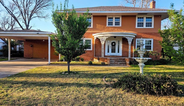 Grand Heritage Home: 4 Bedroom, 3 Bath, Steps from Lake Carlsbad