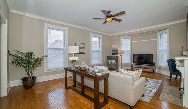 Grand Historic 2 Bedroom Apartment Near Eden Park