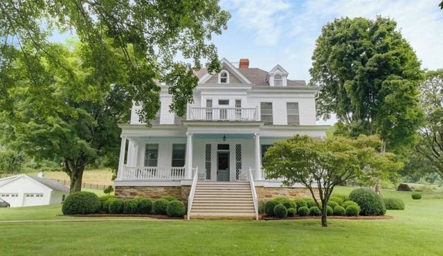 Grand Historic Estate w/Hot Tub + Amazing Views