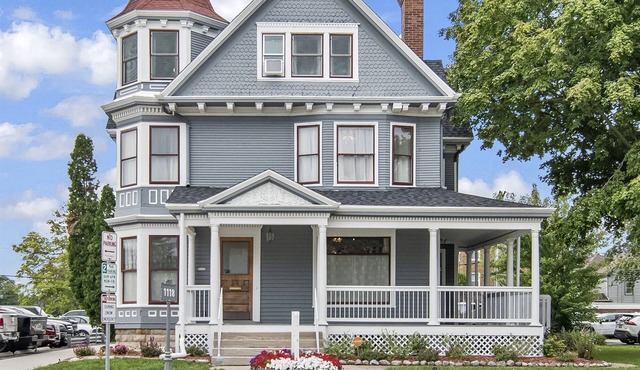 Grand Historic Retreat | Walk to Capitol & Attractions | Timeless Elegance
