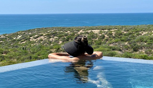 Grand Horizon Penthouse · Walk to the Beach· Ocean Views · Pool & Jacuzzi