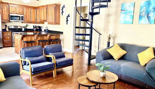 Grand Isle E: Pet friendly Detached Condo Easy Beach access