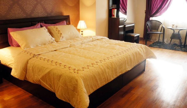 Grand King - Attached Bathroom