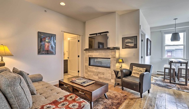 Grand Lake Condo w/Balcony & Mountain Views