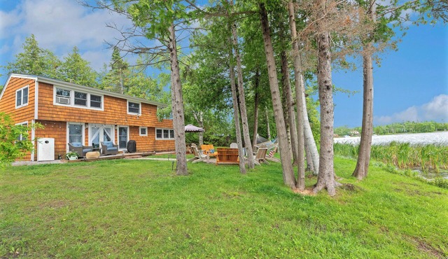 Grand Lake Cottage- Lakeside Living: Swim, Kayak & Relax All Summer Long