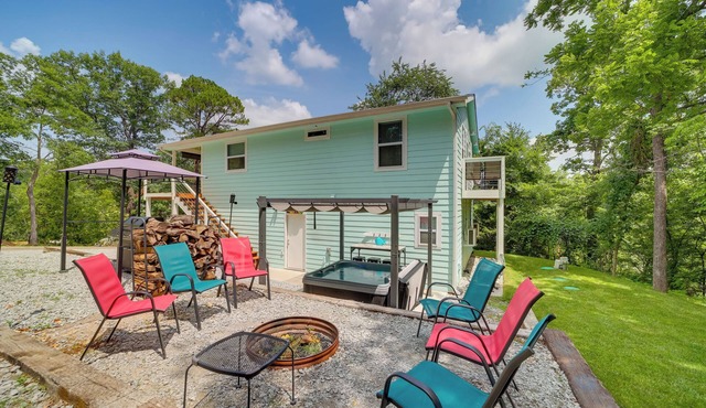 Grand Lake Cottage w/Hot Tub in Eucha