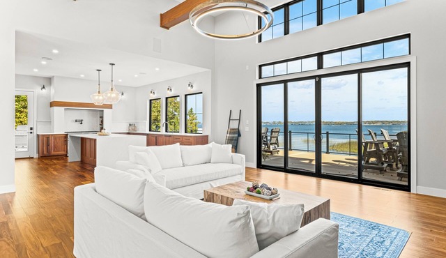 Grand Lake Miltona Home Level Lakeshore 5000sqft 6BR Sleeps 16 12-Person Hot Tub