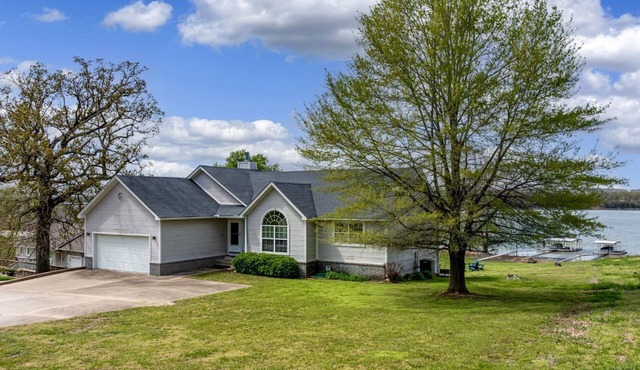Grand Lake Retreat, 4Bd/3Ba, Lake Front, Firepit