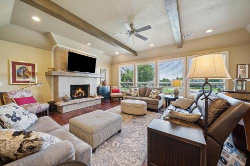 Grand Lake Reunion House-Community pool, hot tub, lake access