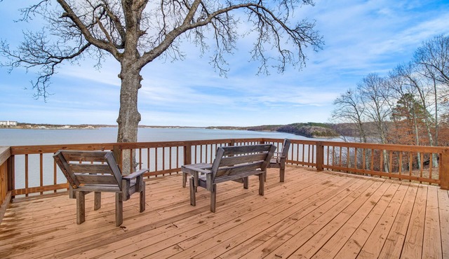 Grand Lake Views: Pet-Friendly Jay Getaway!