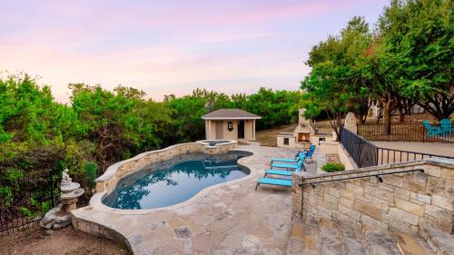 Grand Lakehouse Estate with Infinity Pool & Views