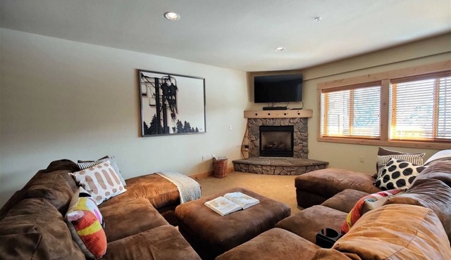 Grand Lodge 17 at the Official Collins Lake Resort