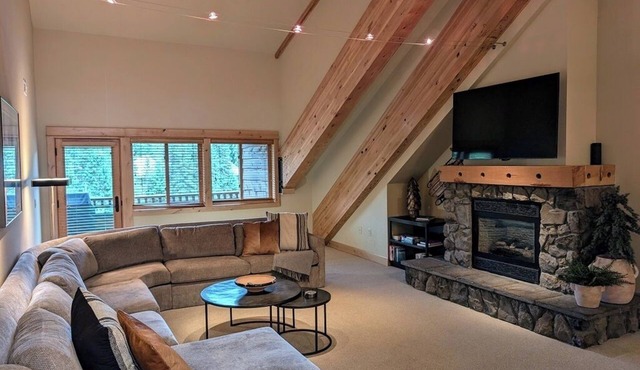 Grand Lodge 26 at the Official Collins Lake Resort