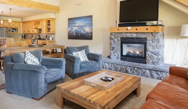 Grand Lodge 29 at the Official Collins Lake Resort