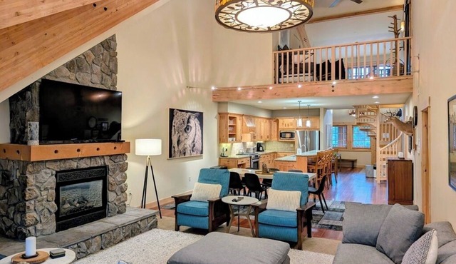 Grand Lodge 30 at the Official Collins Lake Resort