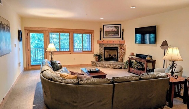 Grand Lodge 4 at the Official Collins Lake Resort