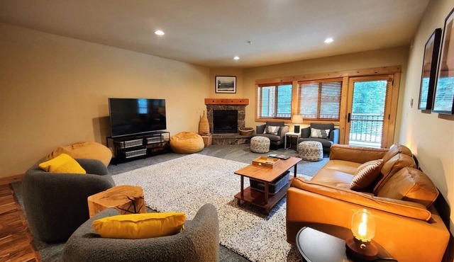 Grand Lodge 5 at the Official Collins Lake Resort