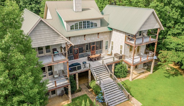 Grand Lodge: 7 BR, 4.5 BA House in Arley, Sleeps 20